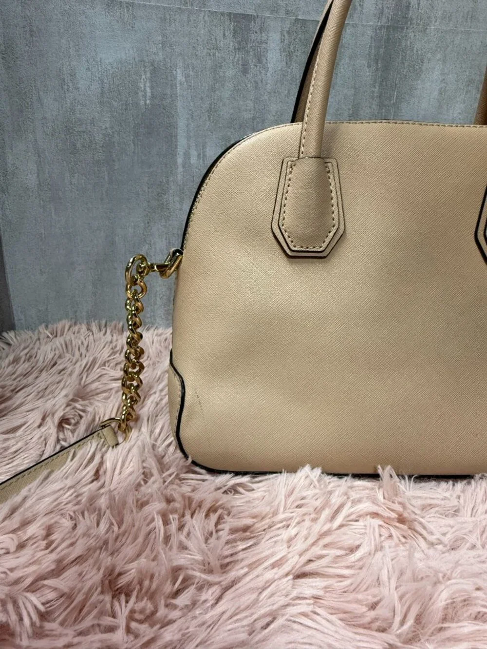 Great Preloved Condition Michael Kors Cindy Large Dome Satchel - Beige